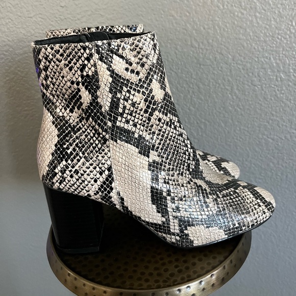 Nordstrom Haalexa-Lea Snake Skin Booties - Picture 3 of 13